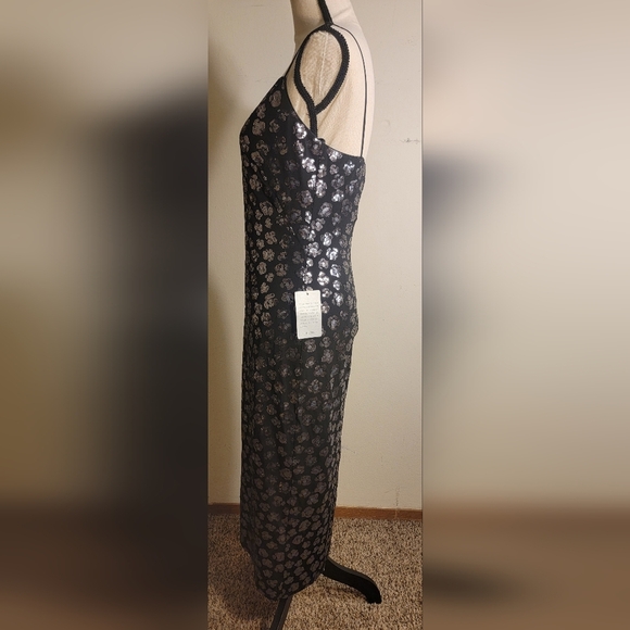 Black Dress - Picture 2 of 4